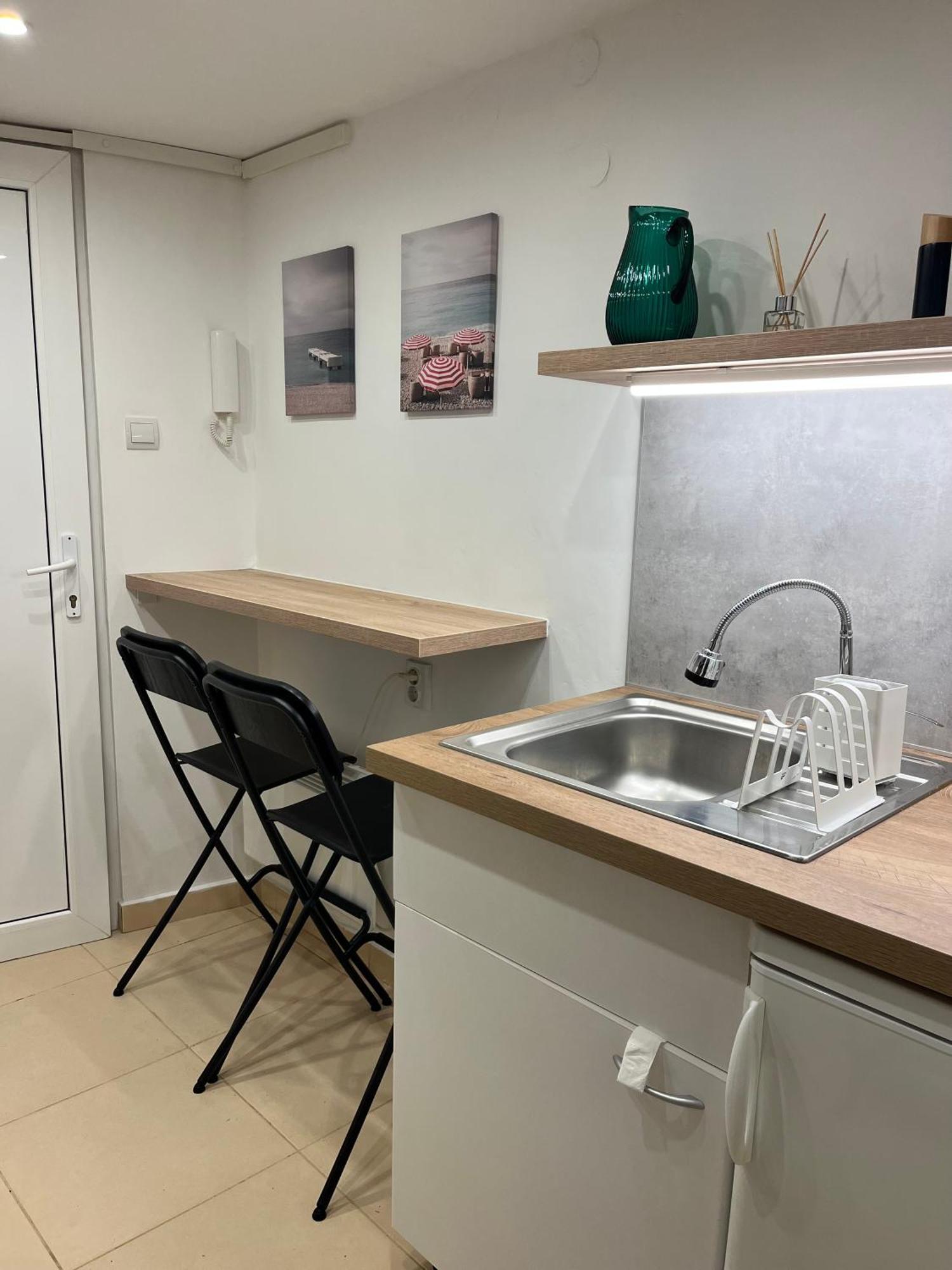 Mini Gallery Szondi Apartment Budapest
